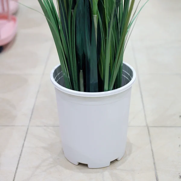 White Plastic Plant Pot (small size)